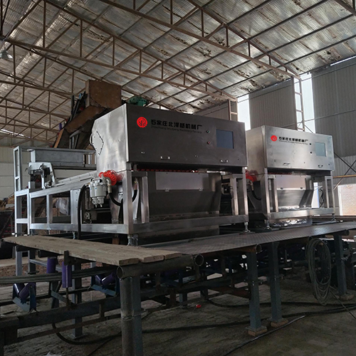 履帶式色選機(jī).jpg 履帶式色選機(jī).jpg